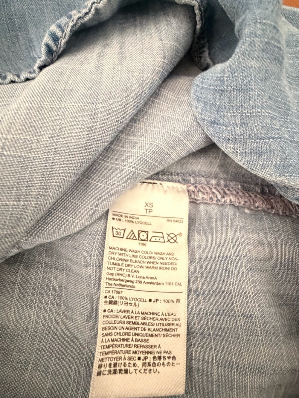 Banana Republic Light Blue Denim Shirt - Picture 4 of 5
